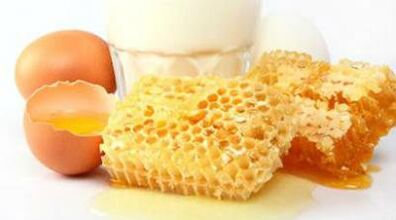 Egg and honey mask helps rejuvenate facial skin