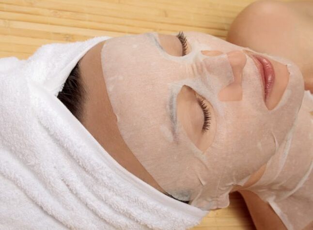A rejuvenating gauze will provide the skin with much-needed moisture