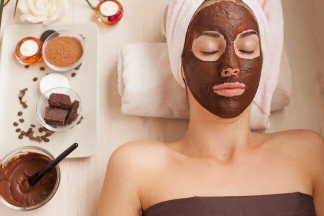 Dark chocolate face mask for soft and smooth skin
