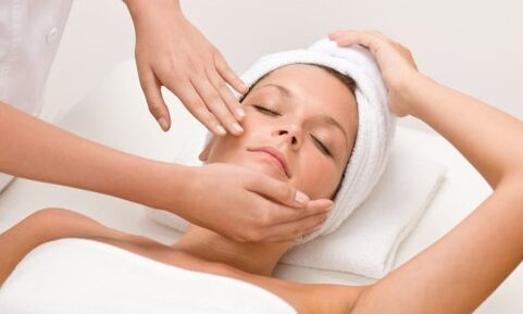 Sculptural facial massage will give the skin the necessary lifting effect